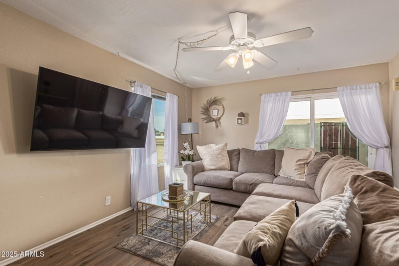 7775 Glenn Dr, Glendale, AZ 85303