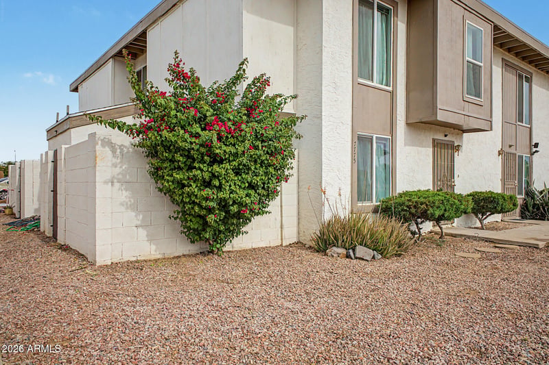 7775 Glenn Dr, Glendale, AZ 85303