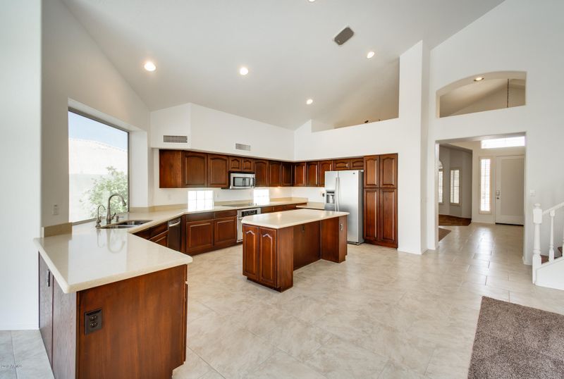 778 E Mountain Sage Dr, Phoenix, AZ 85048