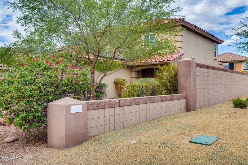 7784 56th Dr, Glendale, AZ 85301
