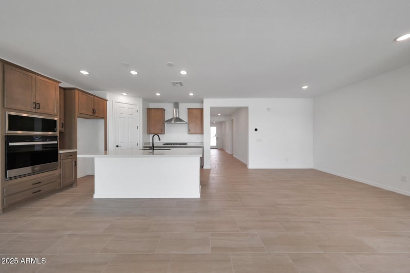 779 Riparian Dr, San Tan Valley, AZ 85140
