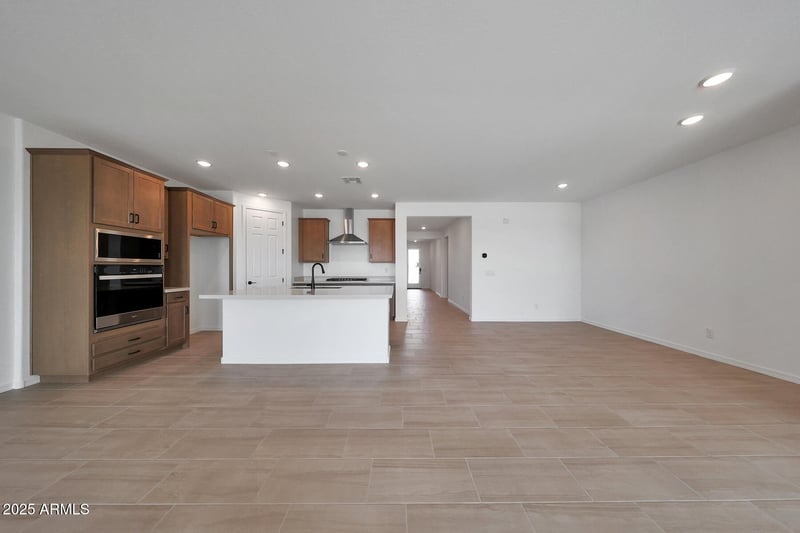 779 Riparian Dr, San Tan Valley, AZ 85140