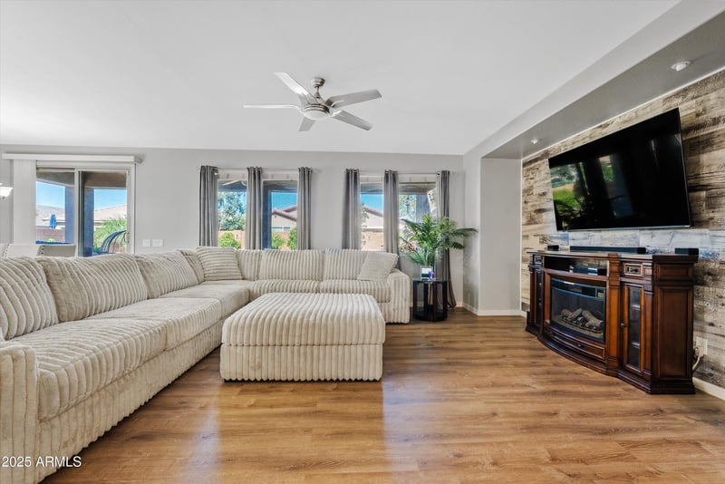 78 White Oak Ave, San Tan Valley, AZ 85140