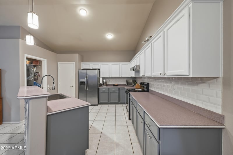 780 S Pineview Dr, Chandler, AZ 85226
