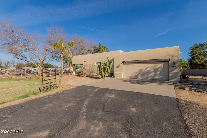 7802 W Orangewood Ave, Glendale, AZ 85303