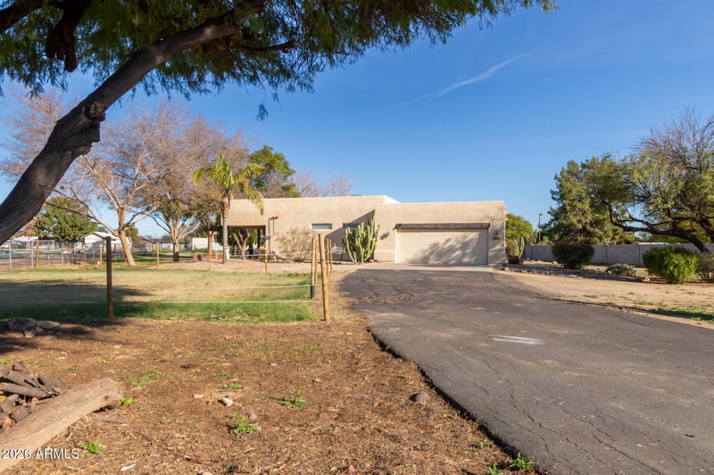 7802 W Orangewood Ave, Glendale, AZ 85303