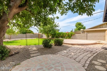 7808 59th Ln, Glendale, AZ 85301