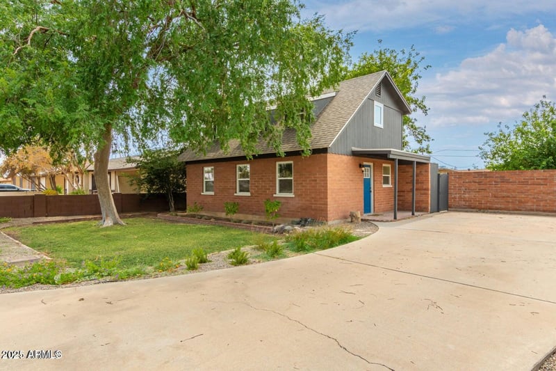 7808 59th Ln, Glendale, AZ 85301