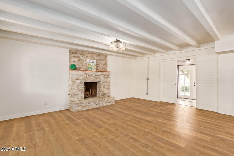 7808 59th Ln, Glendale, AZ 85301