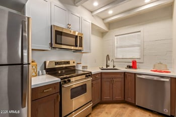 7808 59th Ln, Glendale, AZ 85301