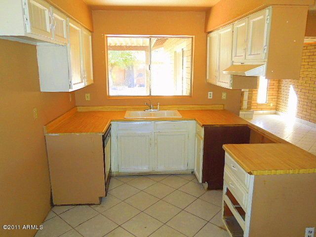 7809 W Clayton Dr, Phoenix, AZ 85033