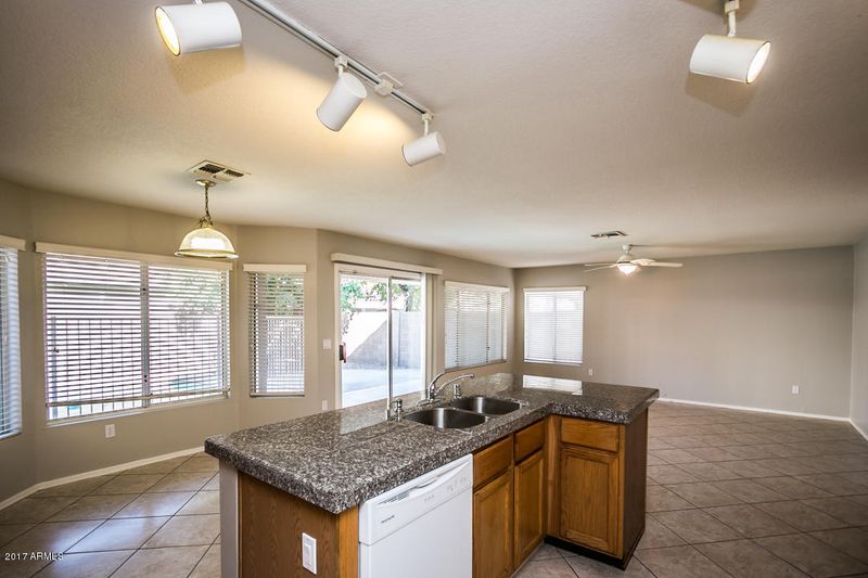 781 N Granada Dr, Chandler, AZ 85226