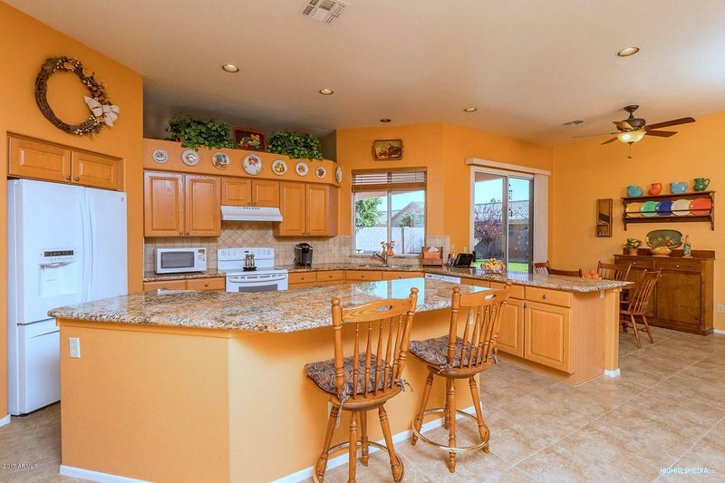 7811 W Port Au Prince Ln, Peoria, AZ 85381