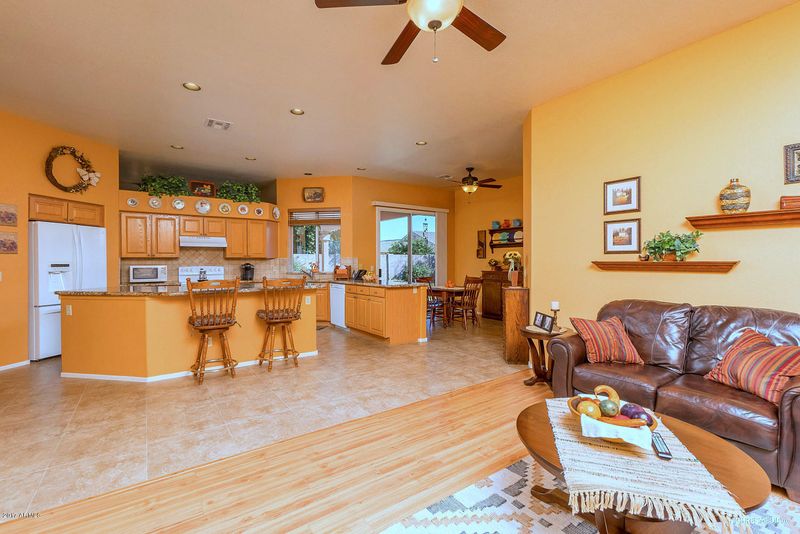 7811 W Port Au Prince Ln, Peoria, AZ 85381
