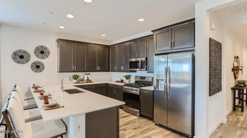 7818 Tether Trl, Peoria, AZ 85383