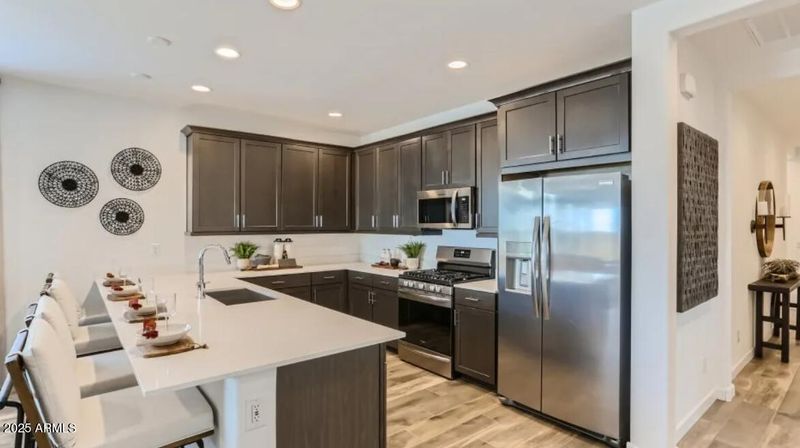 7818 W Tether Trl, Peoria, AZ 85383