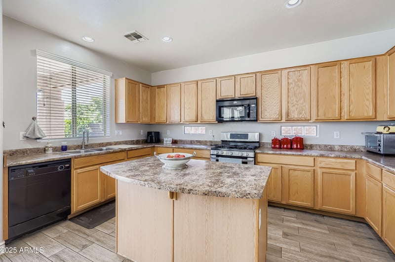 7820 73rd Ln, Laveen, AZ 85339