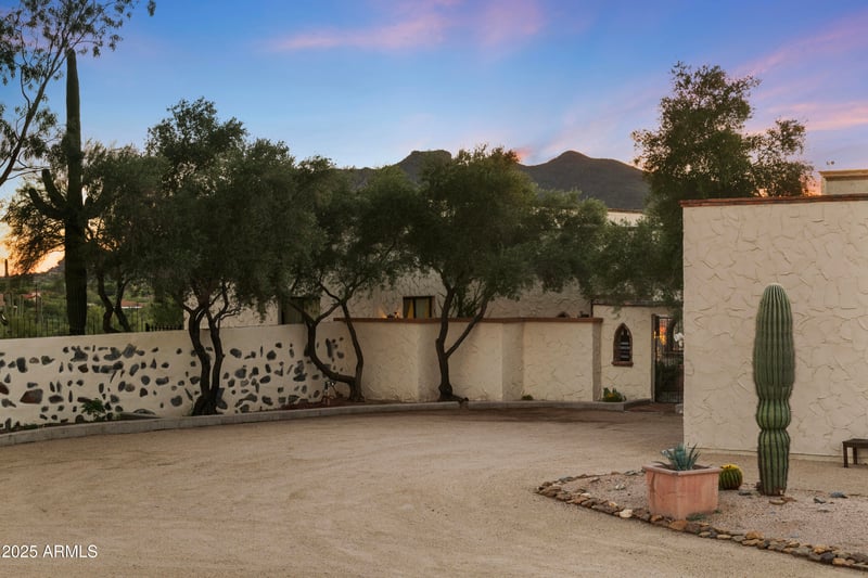 7823 Celestial St, Carefree, AZ 85377