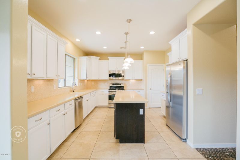 7823 W Lone Cactus Dr, Peoria, AZ 85382
