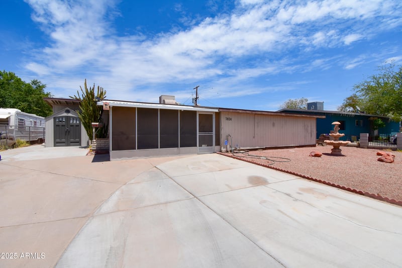 7824 Mitchell Dr, Phoenix, AZ 85033