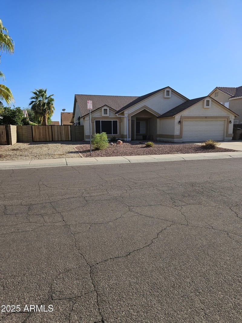 7825 Crocus Dr, Peoria, AZ 85381
