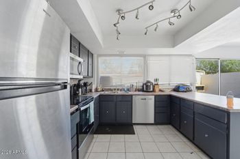 7825 N 49th Ave, Glendale, AZ 85301