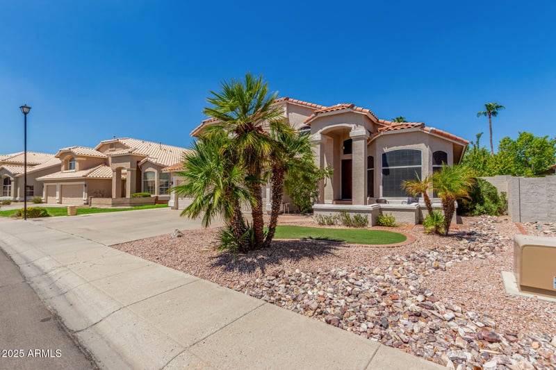 7826 Kerry Ln, Glendale, AZ 85308