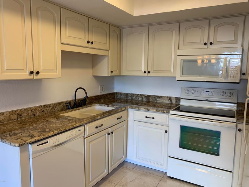 7830 E Camelback Rd #110, Scottsdale, AZ 85251