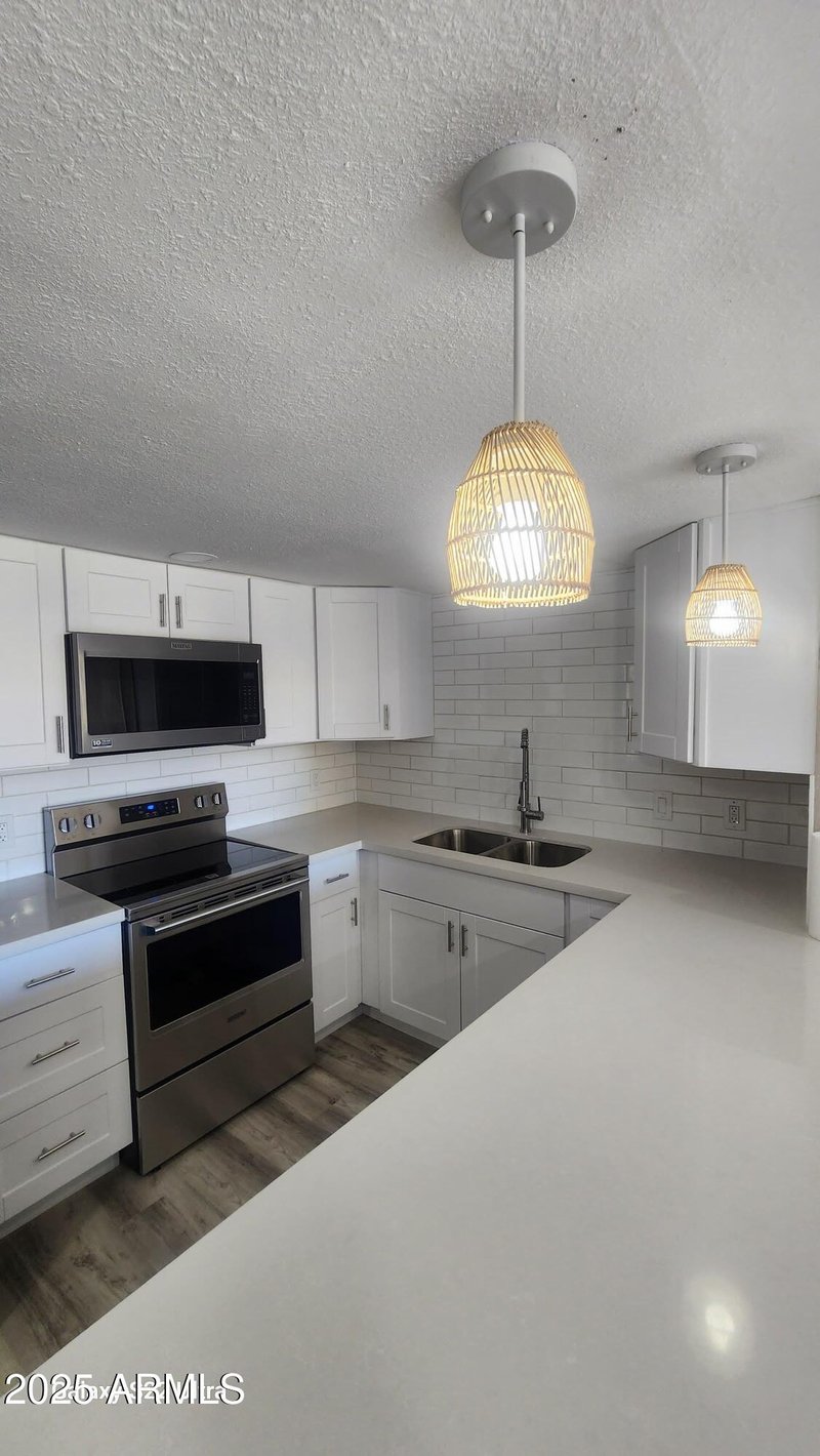 7830 Park View Dr, Mesa, AZ 85208