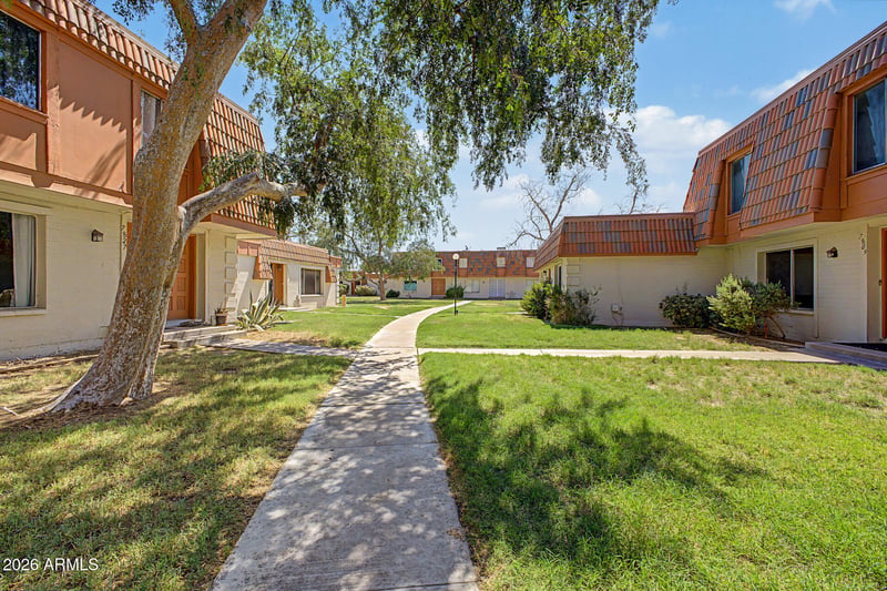 7833 49th Ave, Glendale, AZ 85301