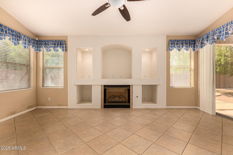 7854 Dateland Dr, Tempe, AZ 85284