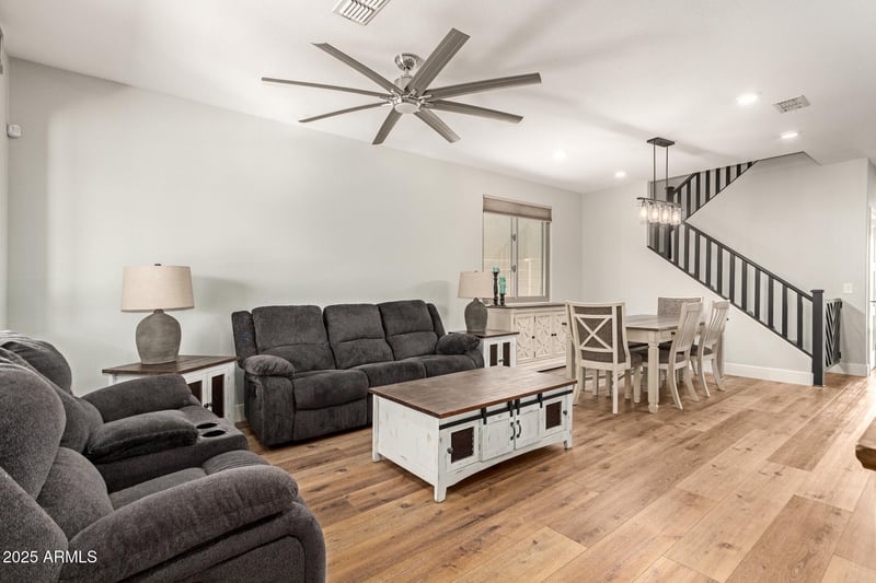 7858 Fetlock Trl, Peoria, AZ 85383