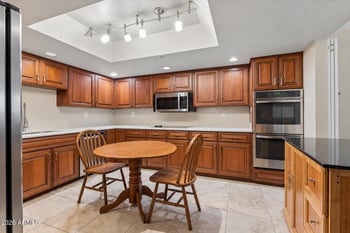 7860 E Camelback Rd #206, Scottsdale, AZ 85251