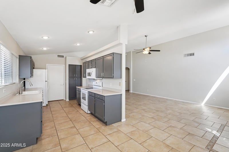 7861 Cinnabar Ave, Peoria, AZ 85345