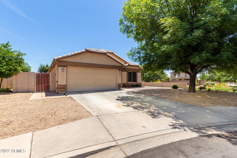 7905 N 54th Dr, Glendale, AZ 85301