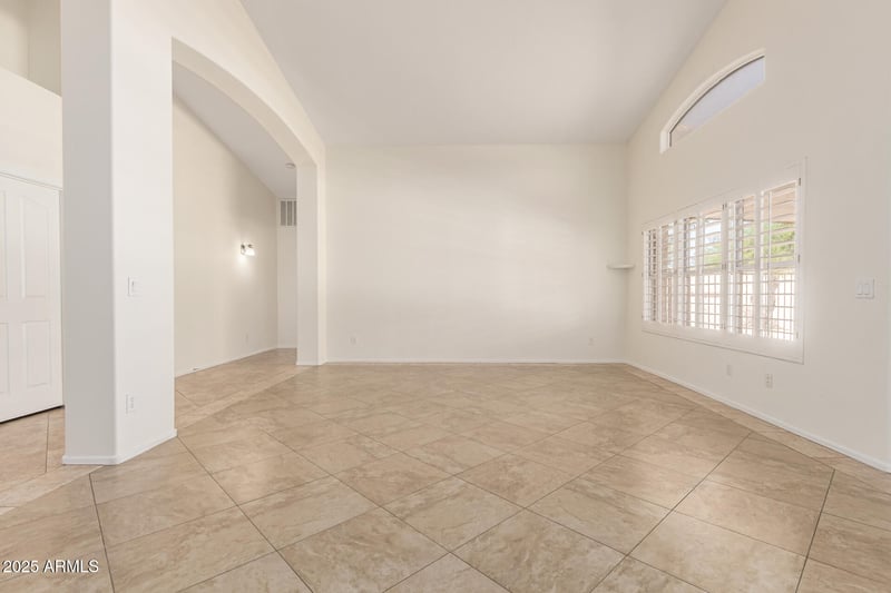 7910 Adobe Dr, Glendale, AZ 85308