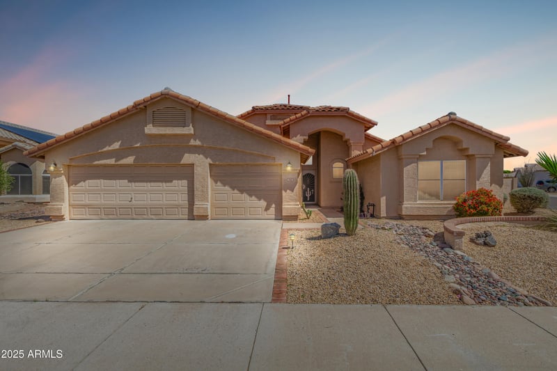 7910 Adobe Dr, Glendale, AZ 85308