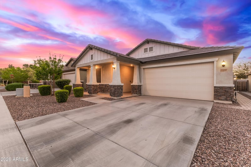 7910 N 82nd Ln, Glendale, AZ 85303