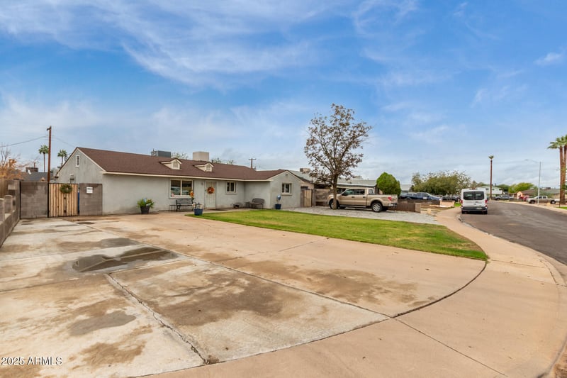 7913 Verde Ln, Phoenix, AZ 85033