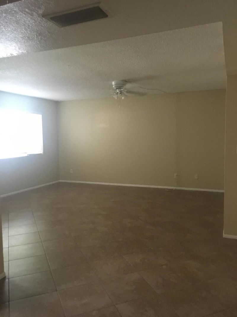 7915 N 61st Ave, Glendale, AZ 85301