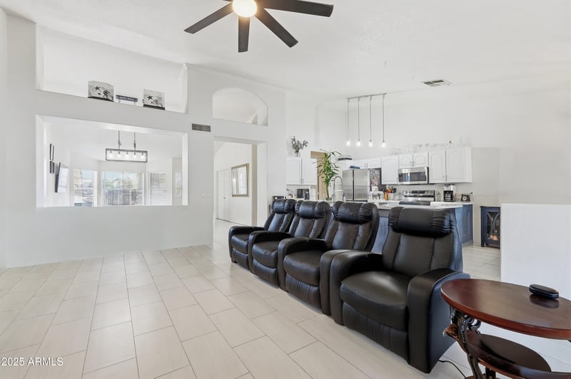 7916 Rose Ln, Glendale, AZ 85303