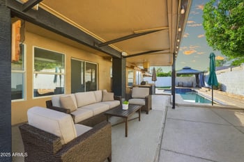 7916 Rose Ln, Glendale, AZ 85303