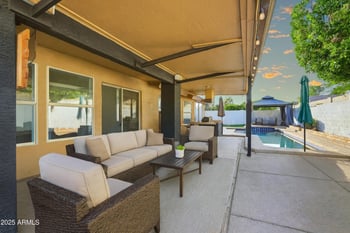 7916 Rose Ln, Glendale, AZ 85303