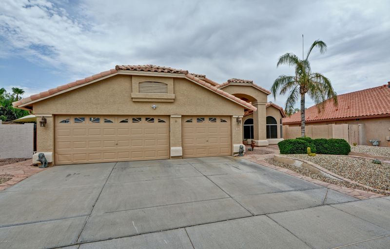 7916 W Adobe Dr, Glendale, AZ 85308