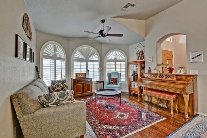 7916 W Adobe Dr, Glendale, AZ 85308