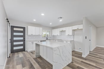 7922 Clayton Dr, Phoenix, AZ 85033