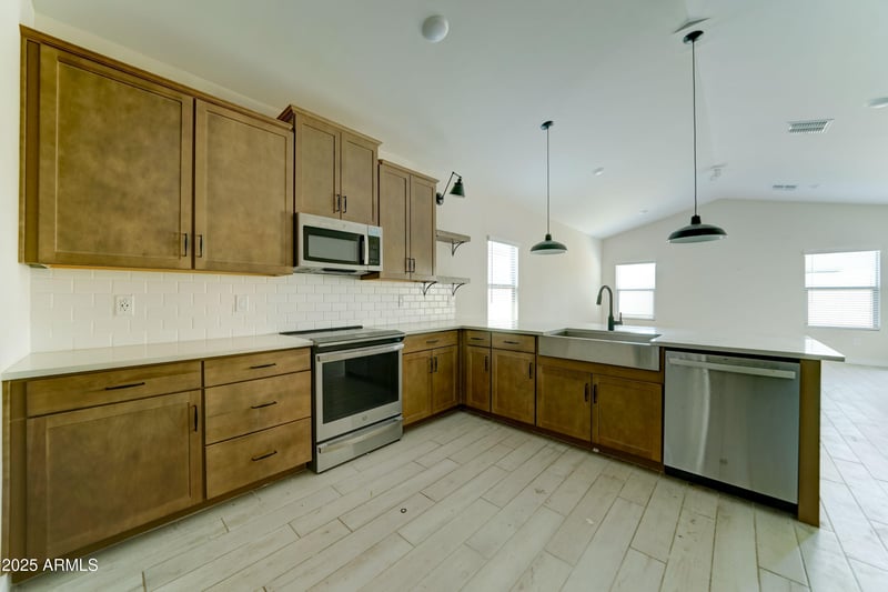 7926 Frier Dr, Glendale, AZ 85303