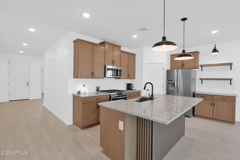 7927 86th Ln, Glendale, AZ 85305