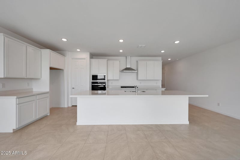 793 Riparian Dr, San Tan Valley, AZ 85140