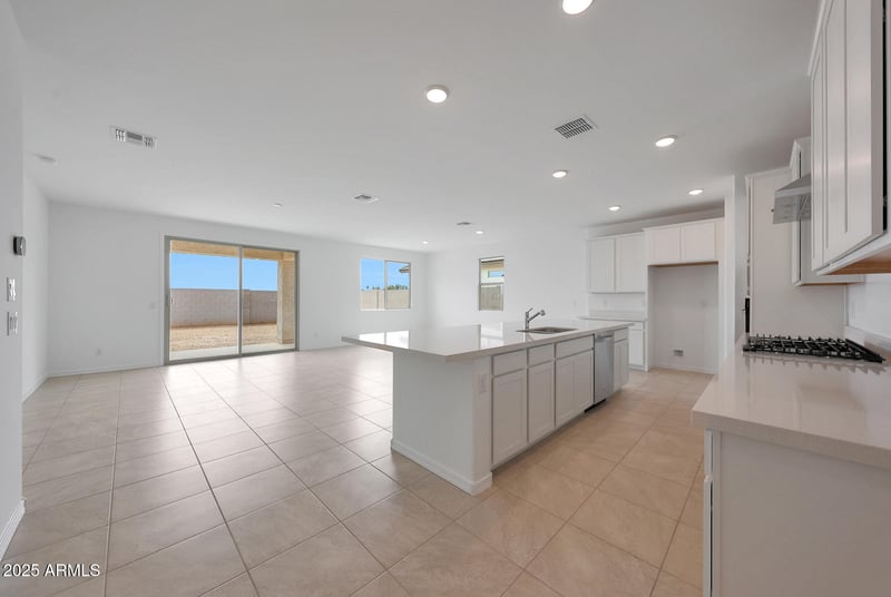 793 Riparian Dr, San Tan Valley, AZ 85140